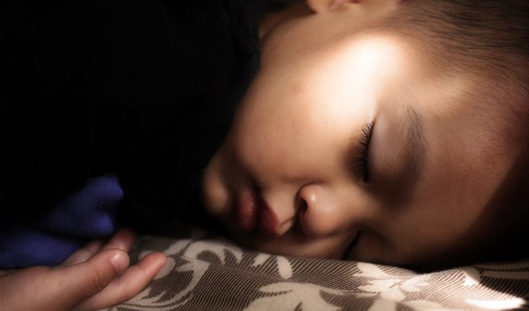 A dormire! 9 trucchi per fare andare i bambini a letto presto