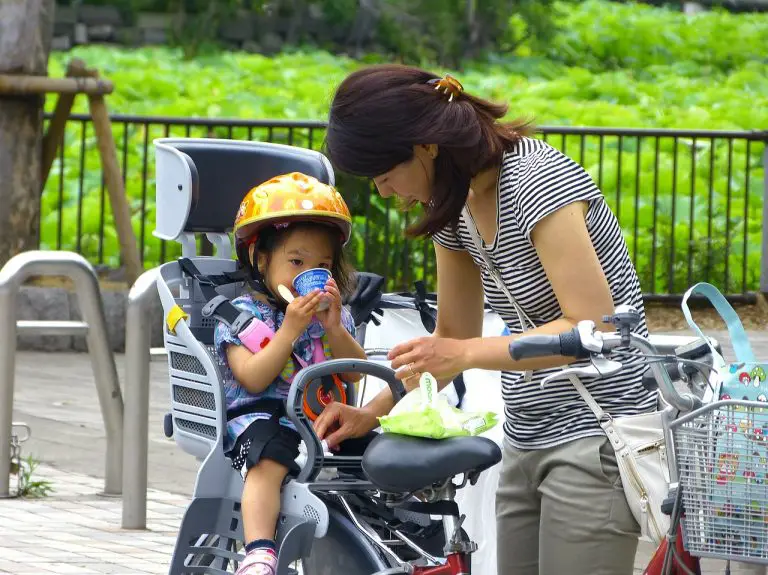 Perché in Giappone i bambini obbediscono così tanto ai propri genitori?