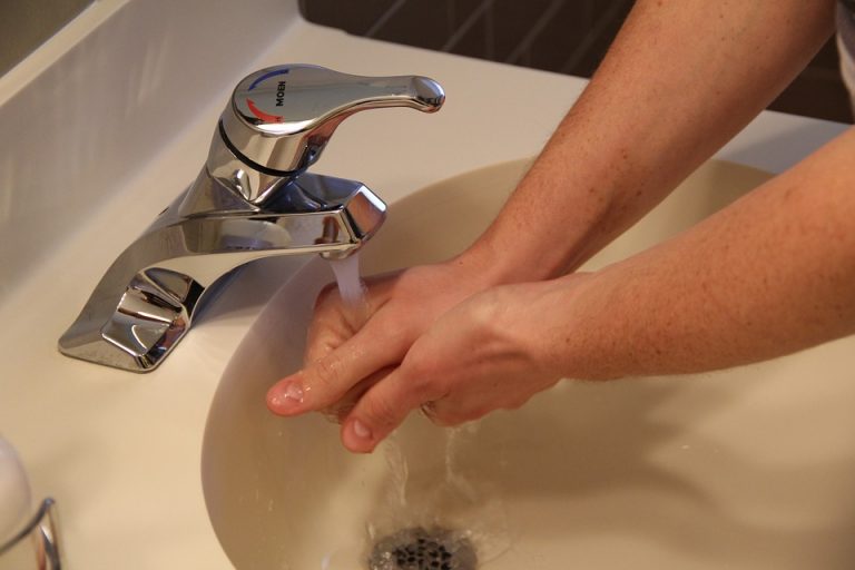 Ti lavi le mani nel modo giusto? Ci sono 6 passaggi da fare, il 97% delle persone non li segue