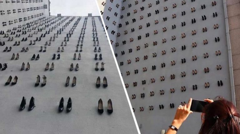 Delle scarpe da donna vengono appese ad un muro in Turchia per commemorare le 440 donne uccise dai propri mariti