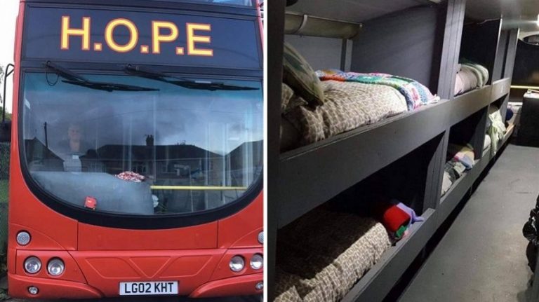 Una coppia ha trasformato un autobus a due piani in un rifugio per senzatetto