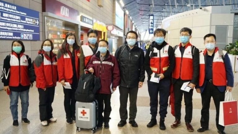 L’aiuto concreto arriva dalla Cina. Un team di medici e attrezzature in viaggio verso l’Italia per darci una mano