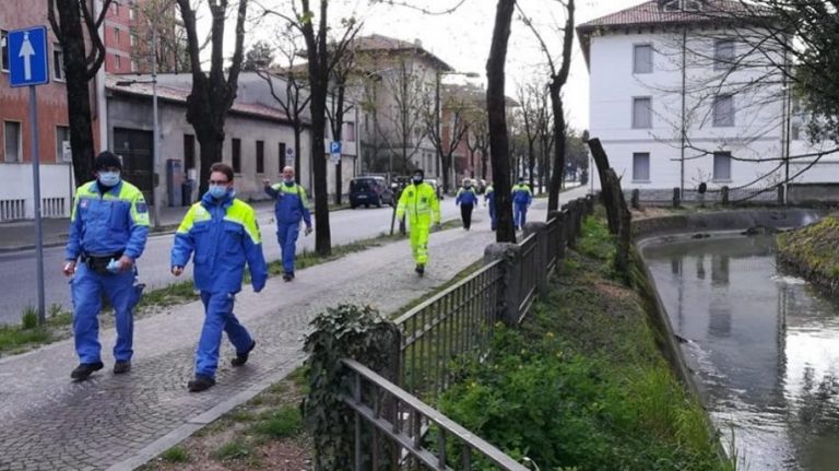 La Protezione Civile porta i compiti ai bambini di Udine