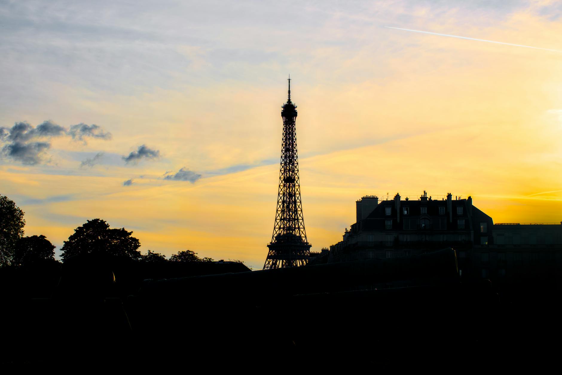 Torre Eiffel al tramonto Parigi silhouette