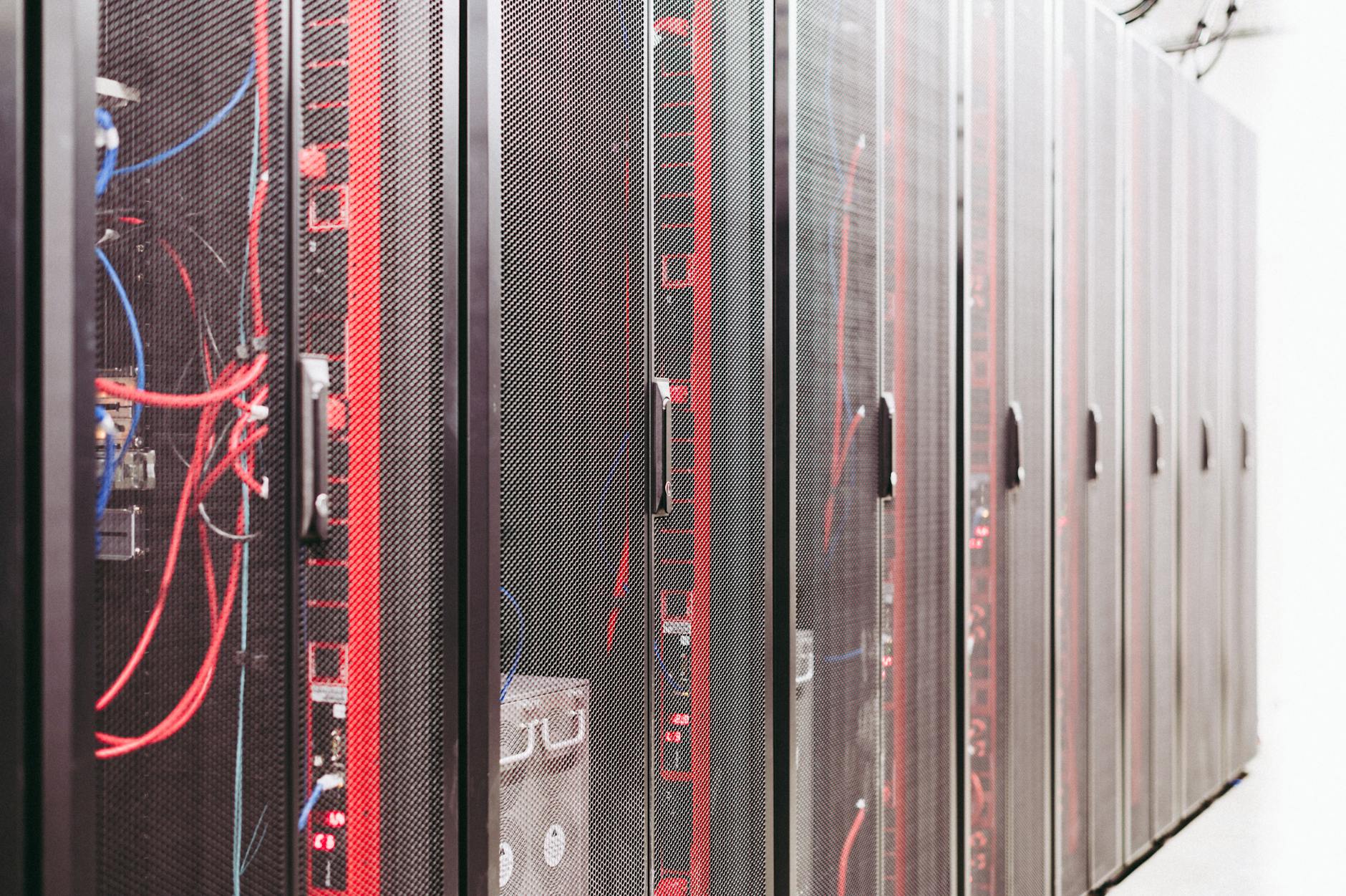 Sala server di un data center moderno