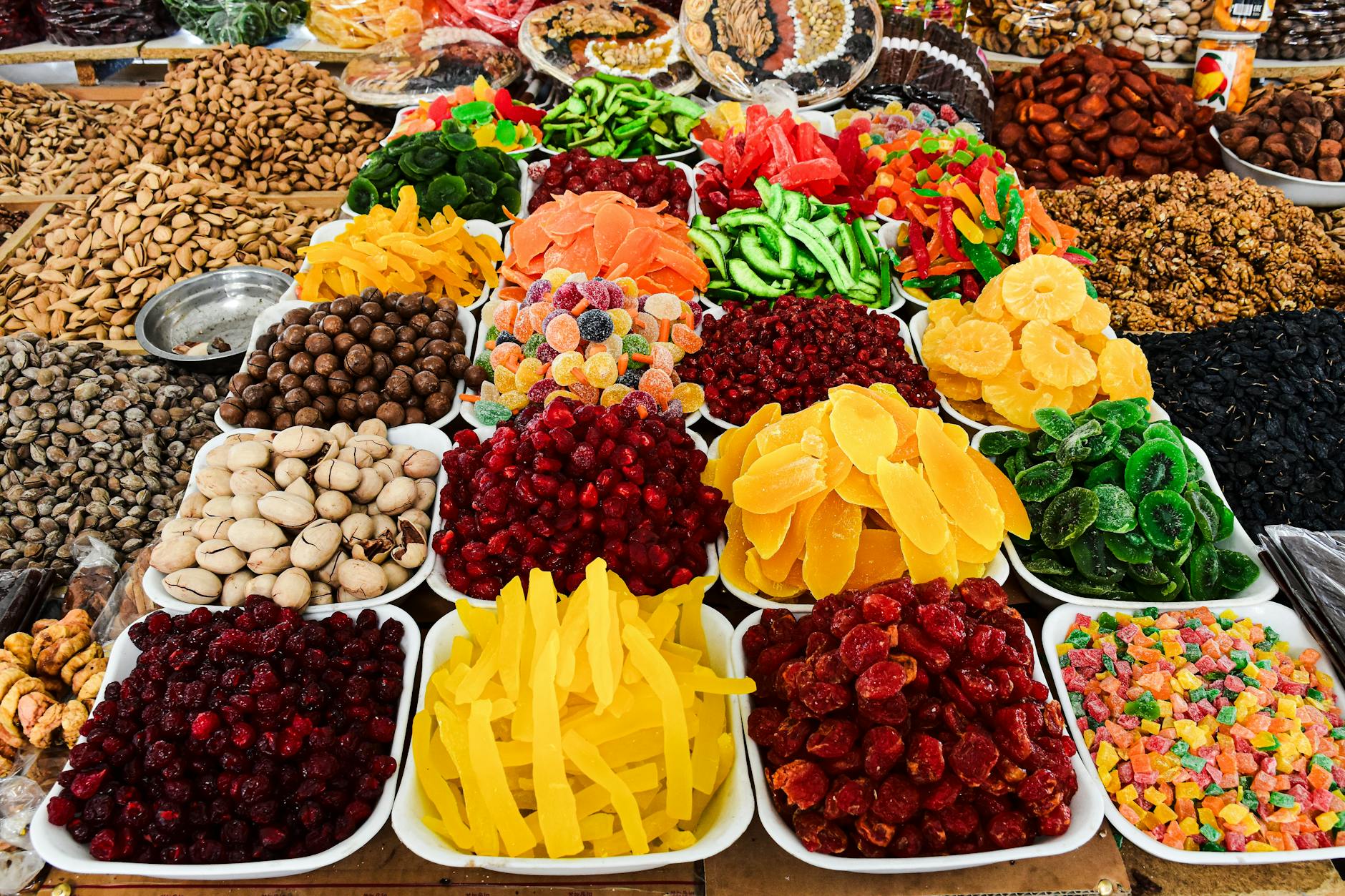Bancarella di frutta candita colorata