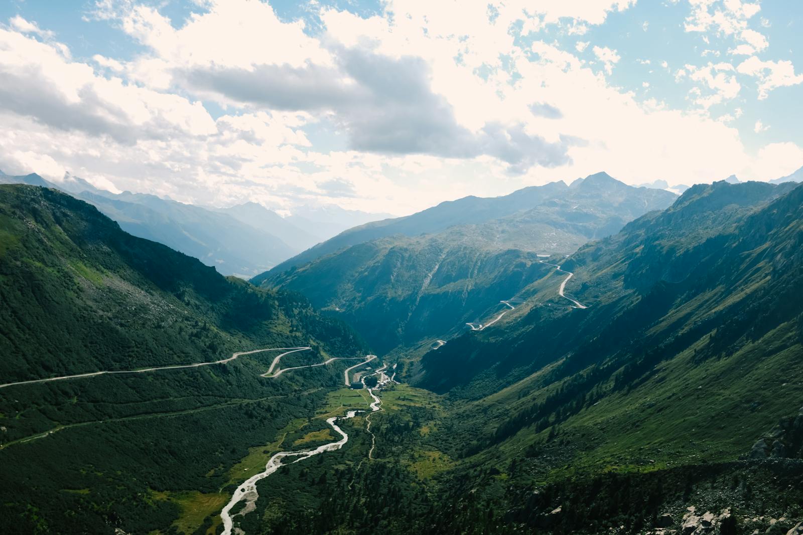 Paesaggio di alta quota con strada