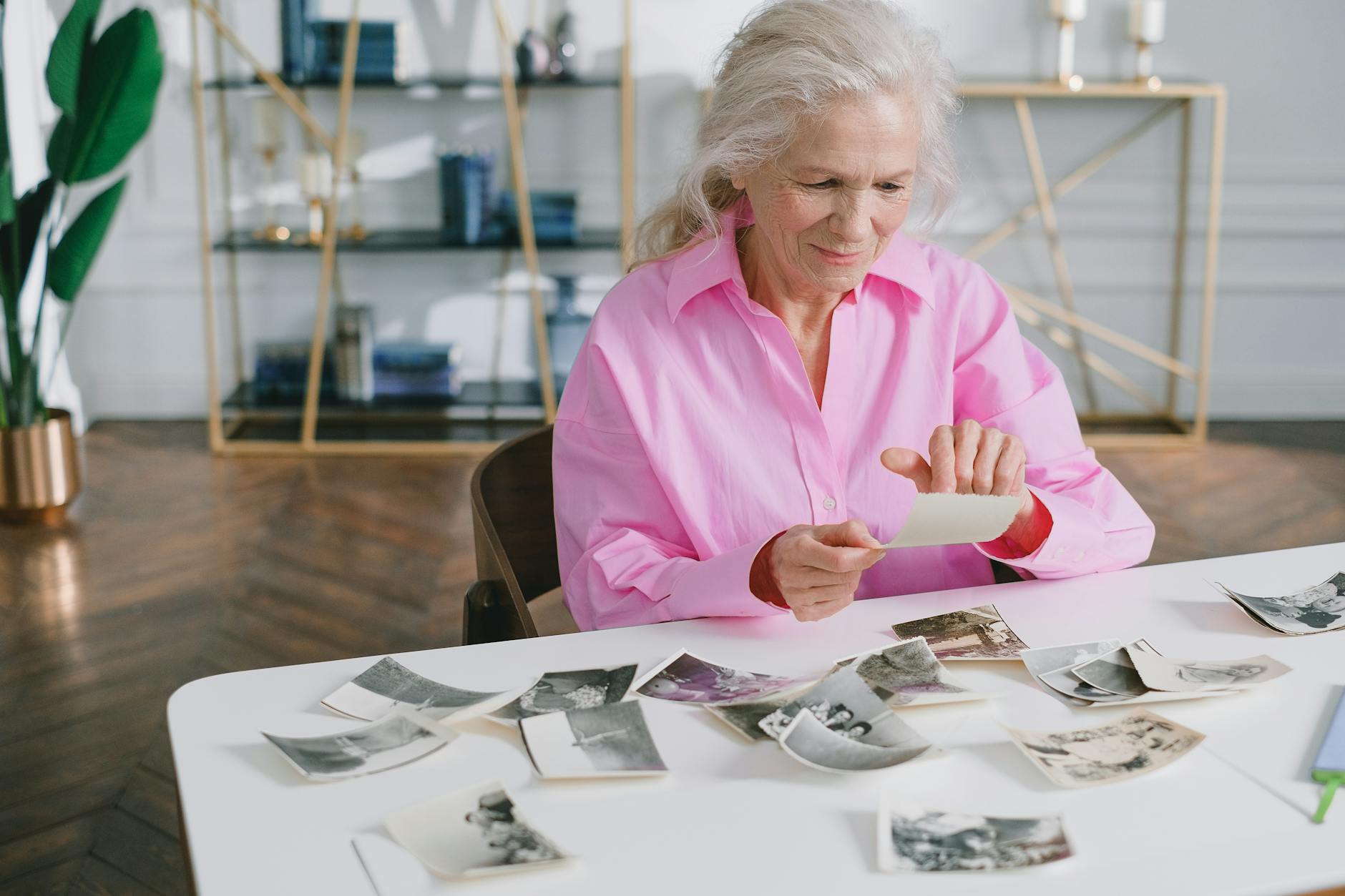 Album di fotografie familiari, simbolo della memoria autobiografica