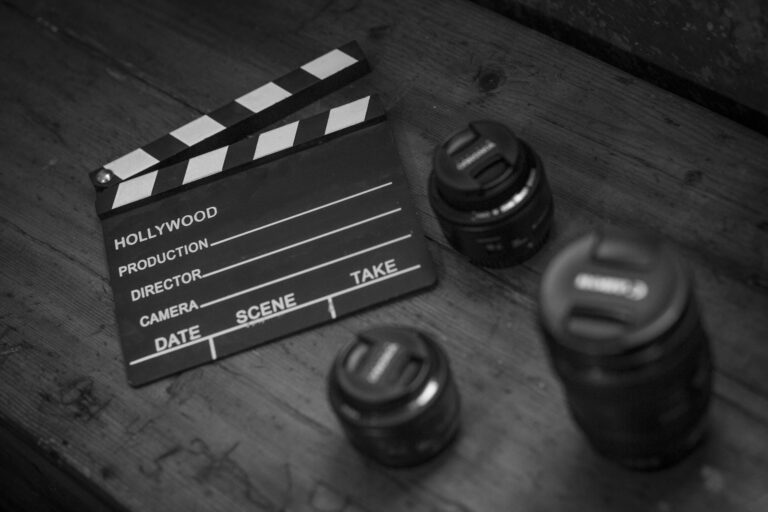 Cinepresa vintage in stile cinema d'autore italiano