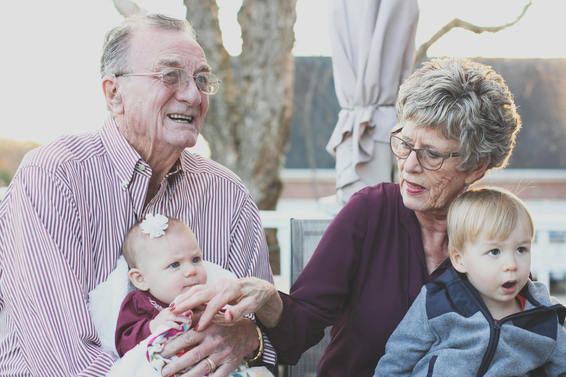 Nonni e nipoti, il cuore della cura intergenerazionale italiana