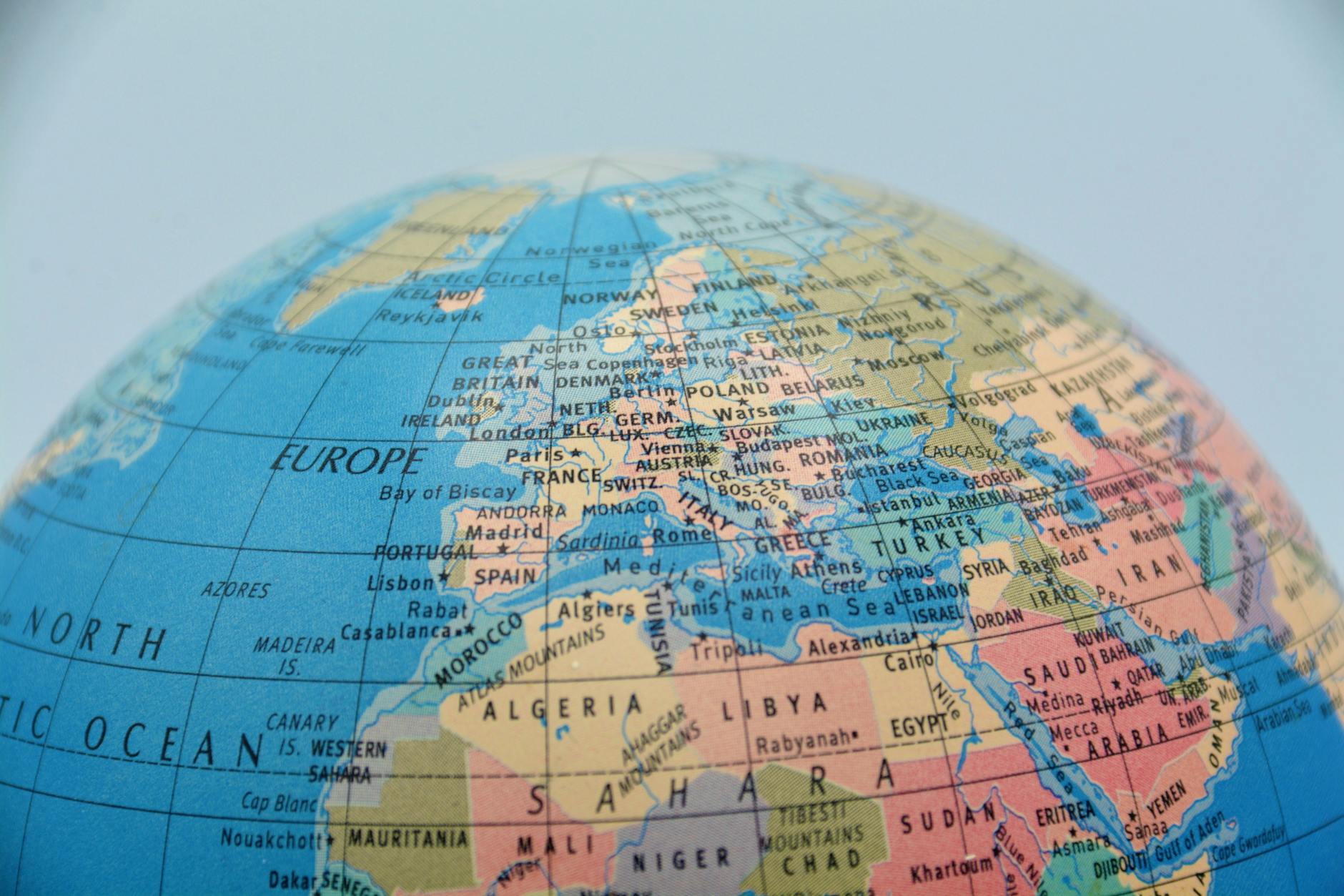 Dettaglio di una carta geografica con meridiani e paralleli