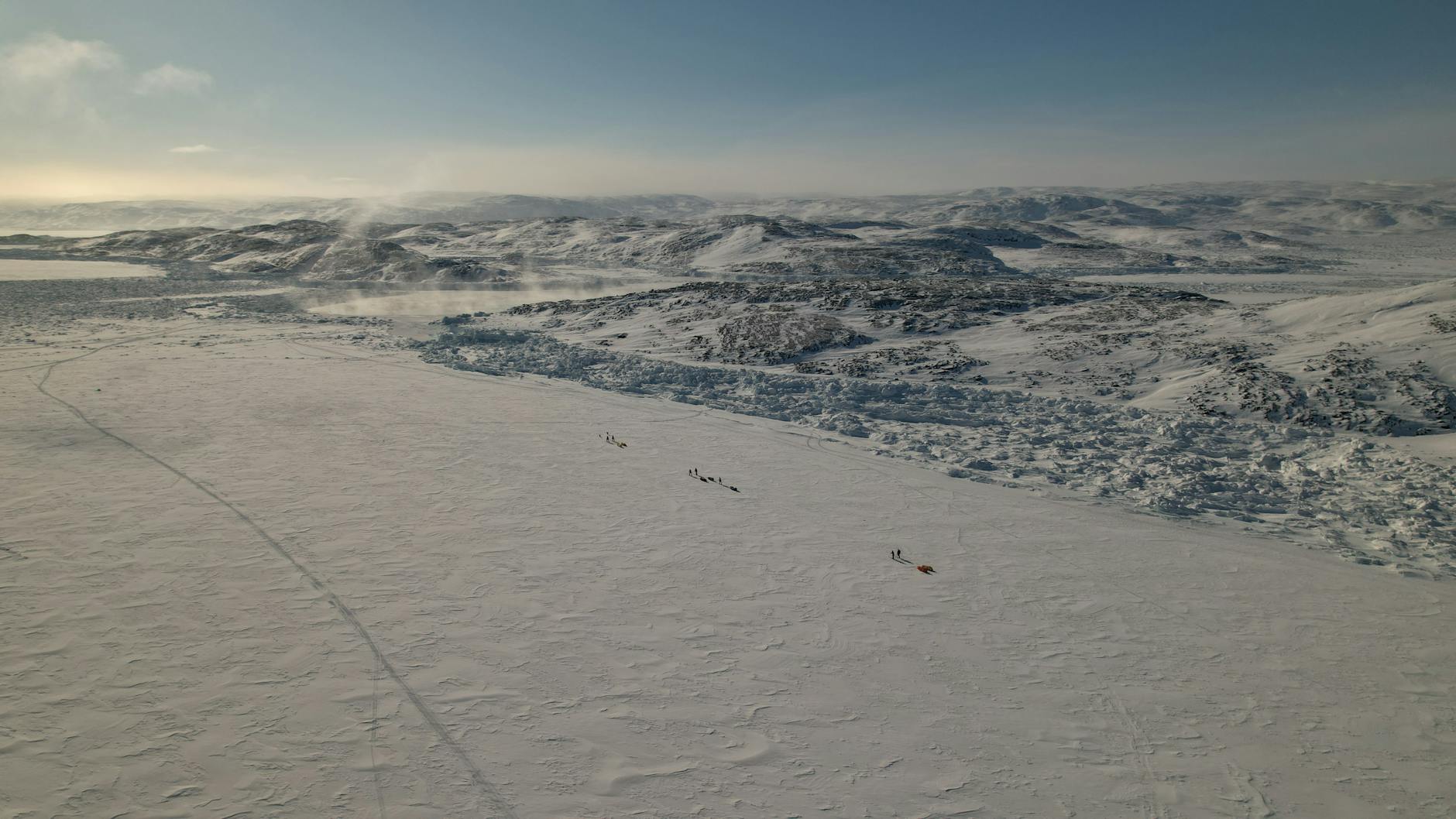 Vista aerea del paesaggio innevato della Groenlandia