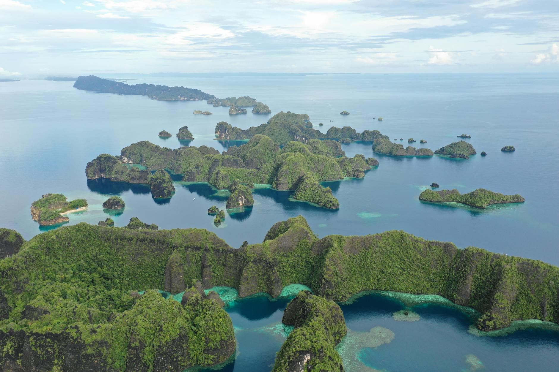 Vista aerea delle isole di Raja Ampat in Indonesia