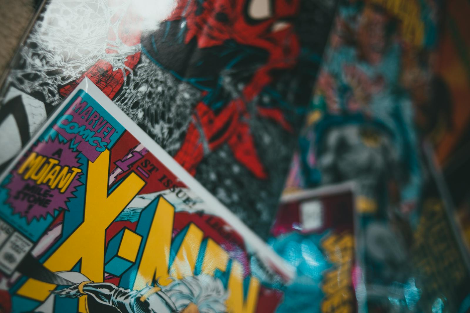 Collezione di fumetti colorati visti dall'alto