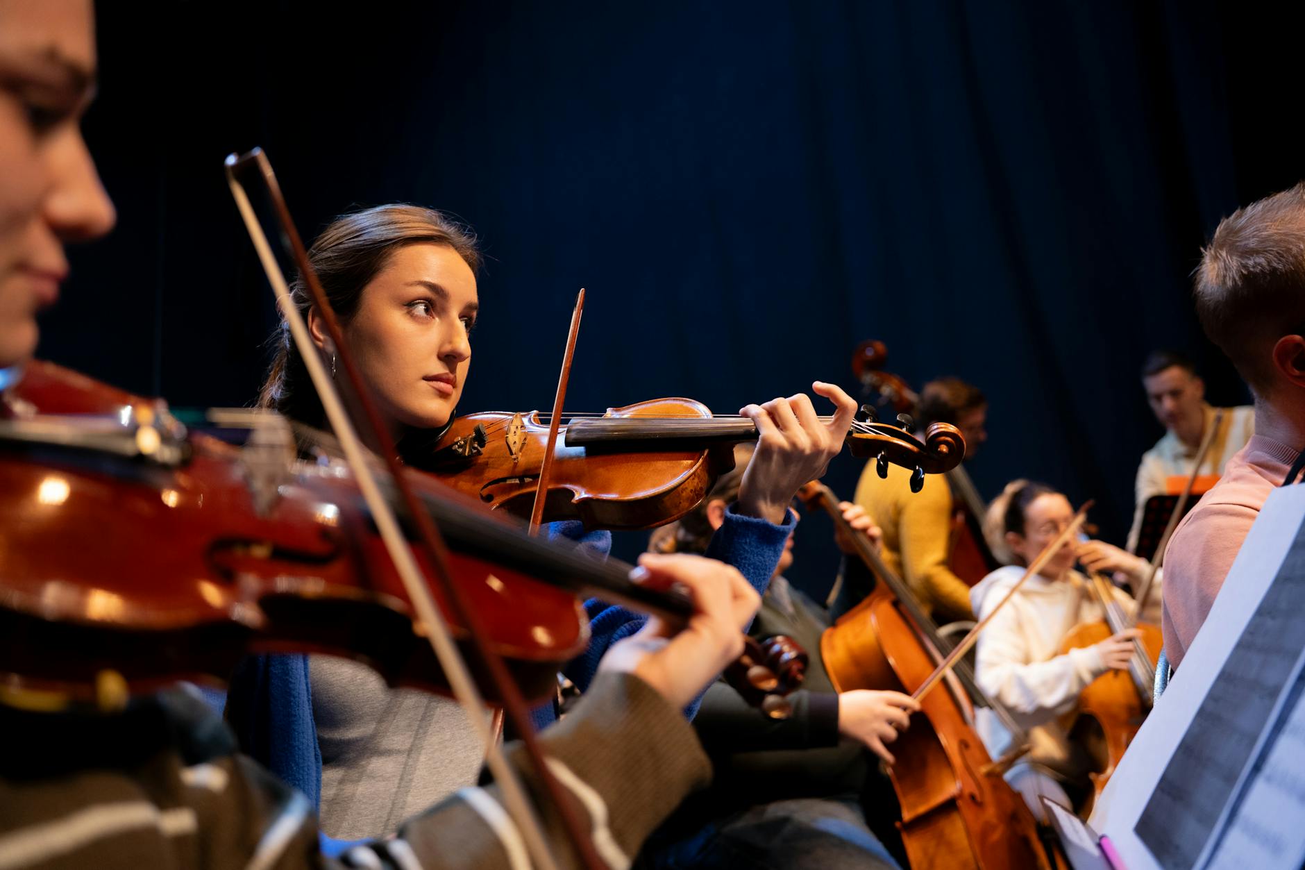Orchestra sinfonica durante una prova generale