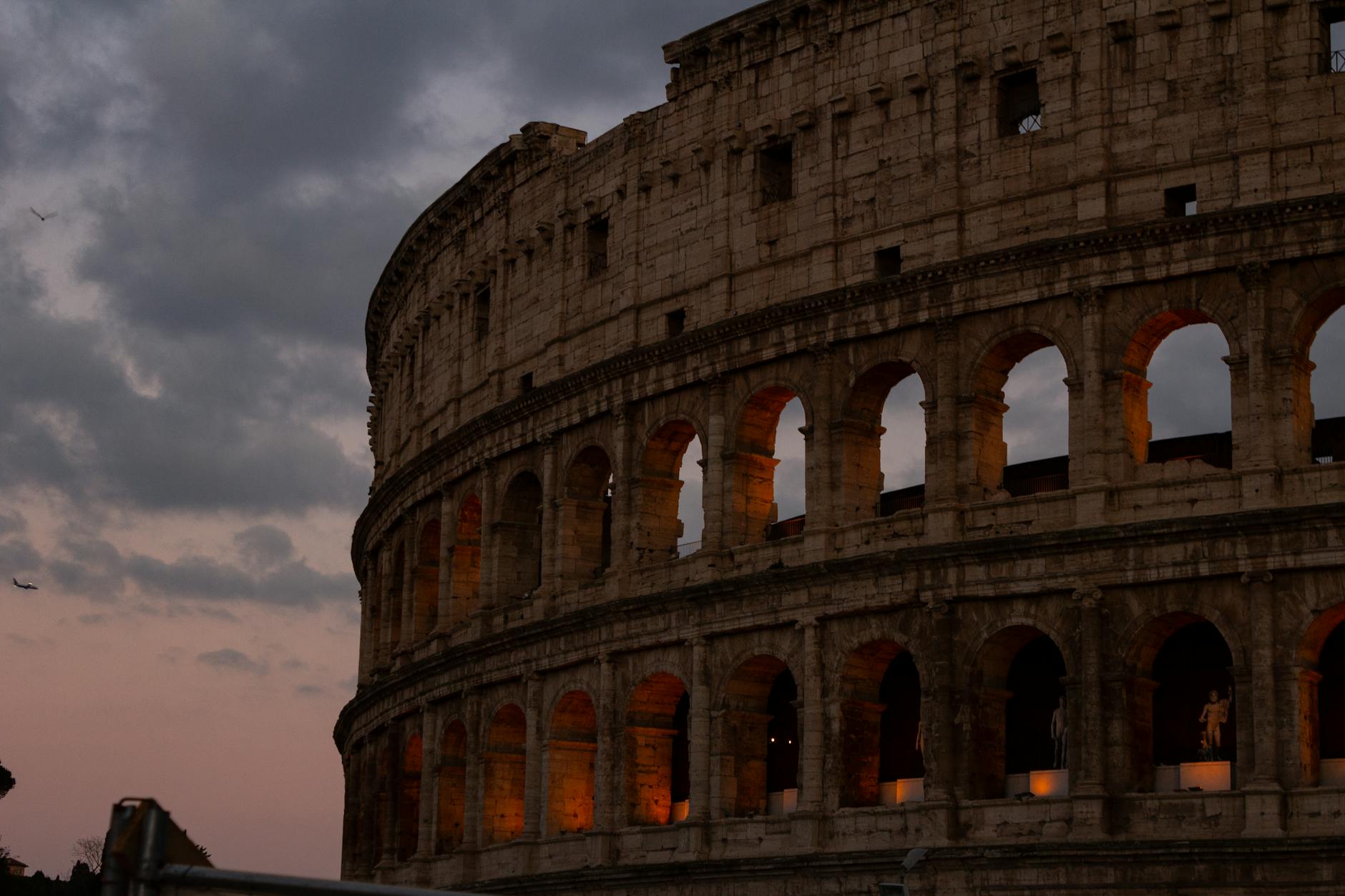 Colosseo di Roma immortalato al tramonto