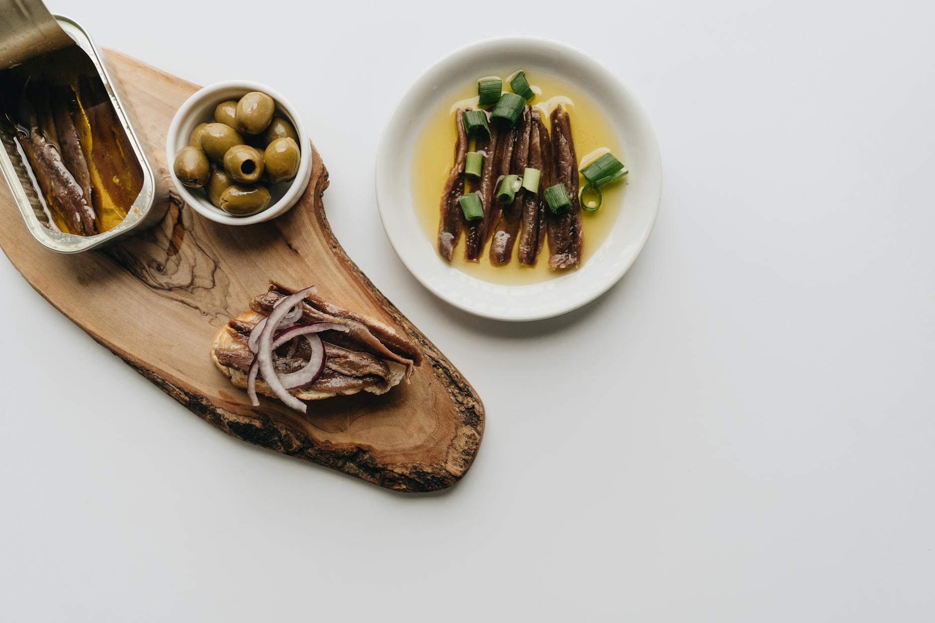 Verdure crude e cotte pronte da intingere nella bagna cauda