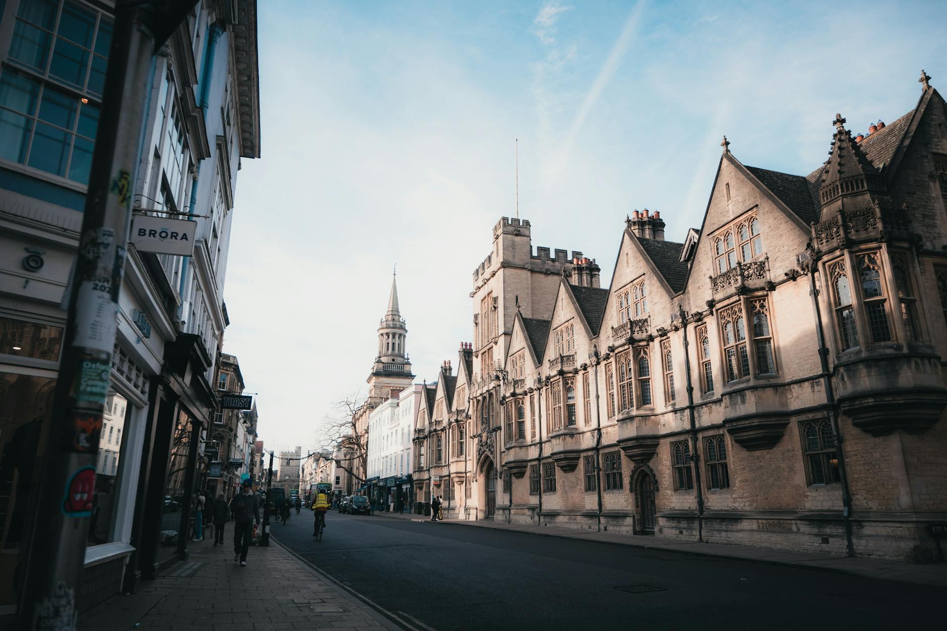 Veduta di una strada storica di Oxford