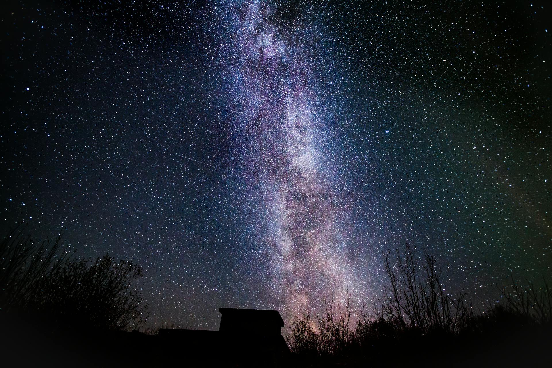 Stelle nel cielo notturno scuro