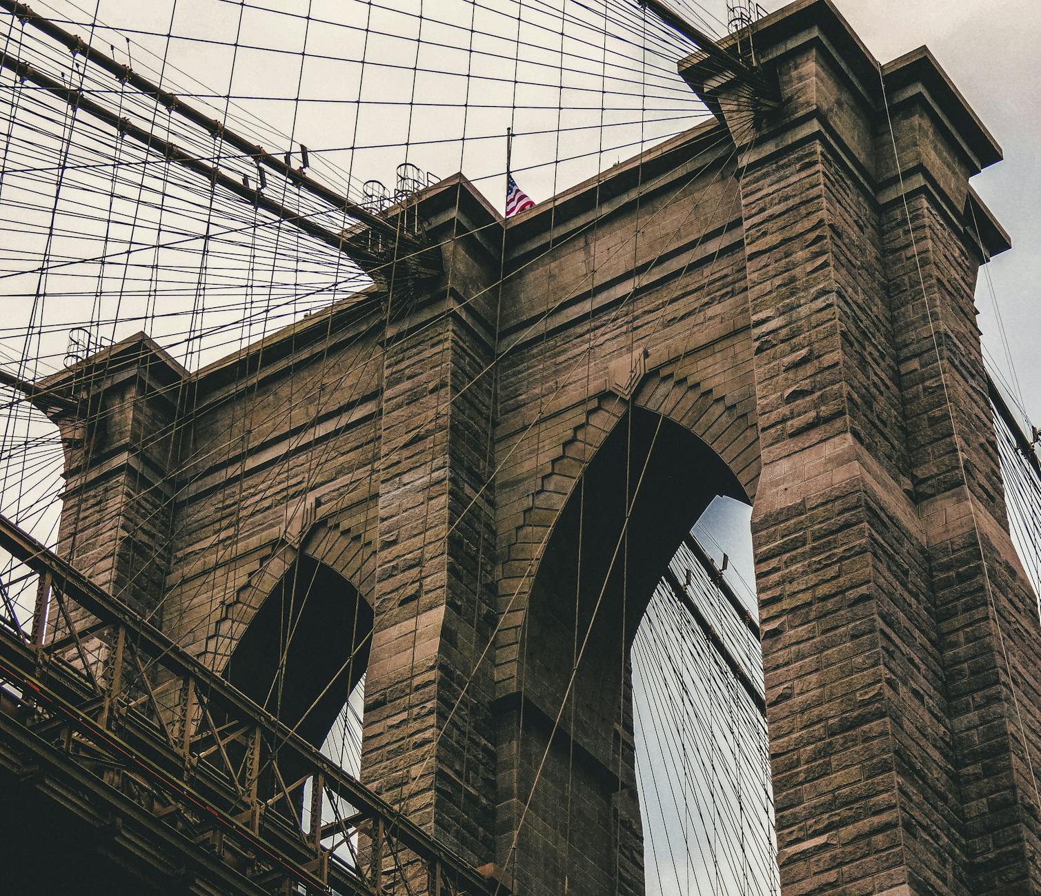 Le torri in pietra del Ponte di Brooklyn