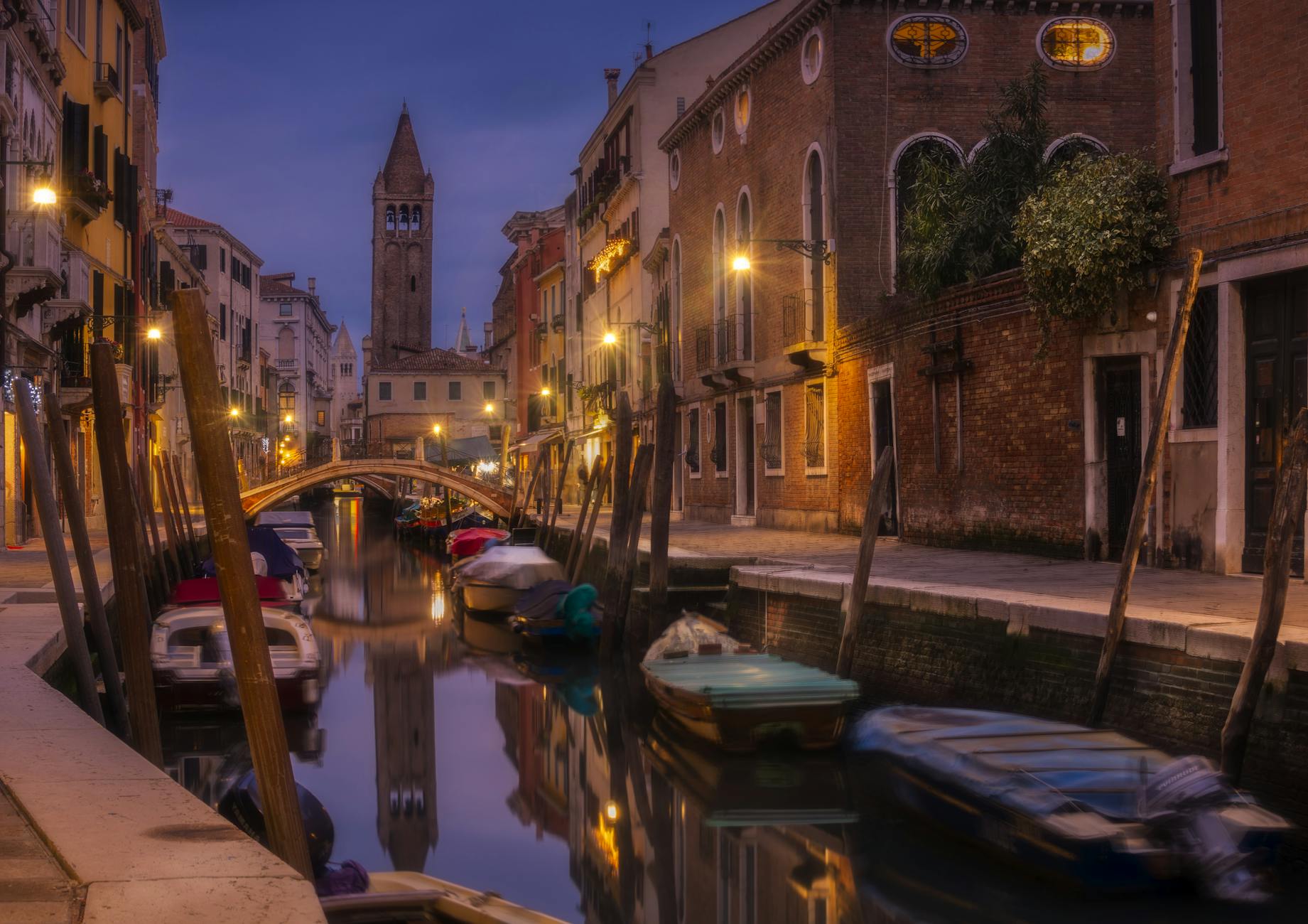 Laguna di Venezia con un'isola sullo sfondo
