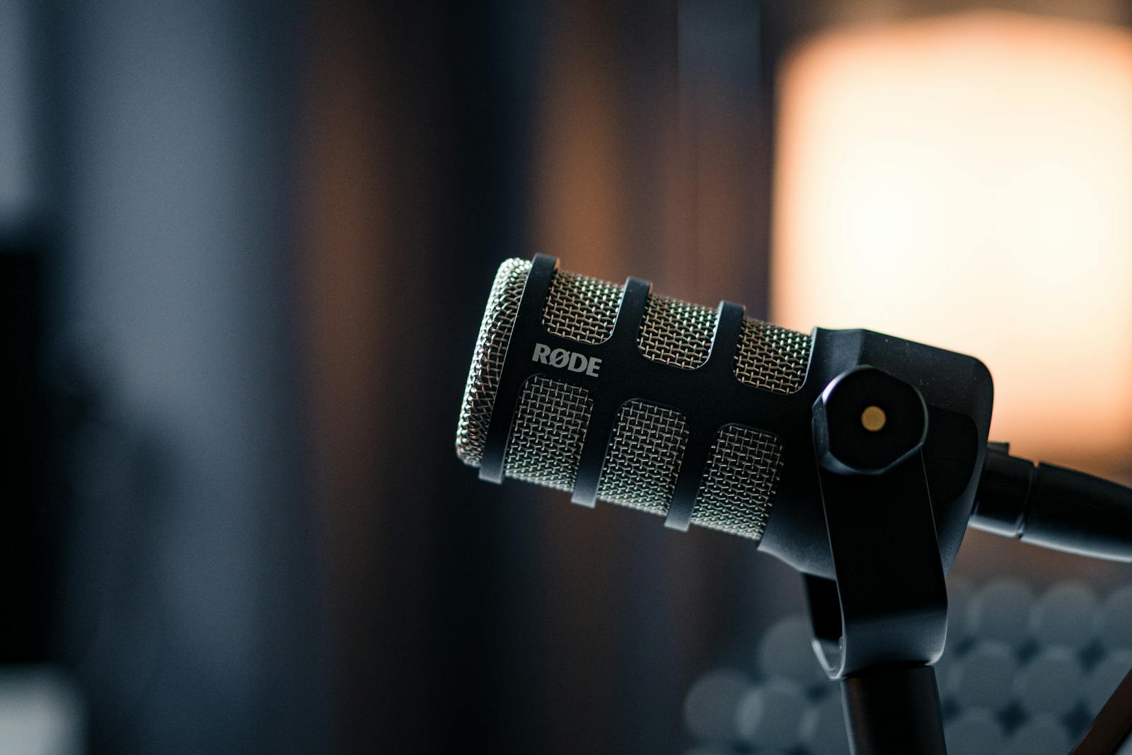 Microfono RØDE — registrazione audio professionale e voci AI
