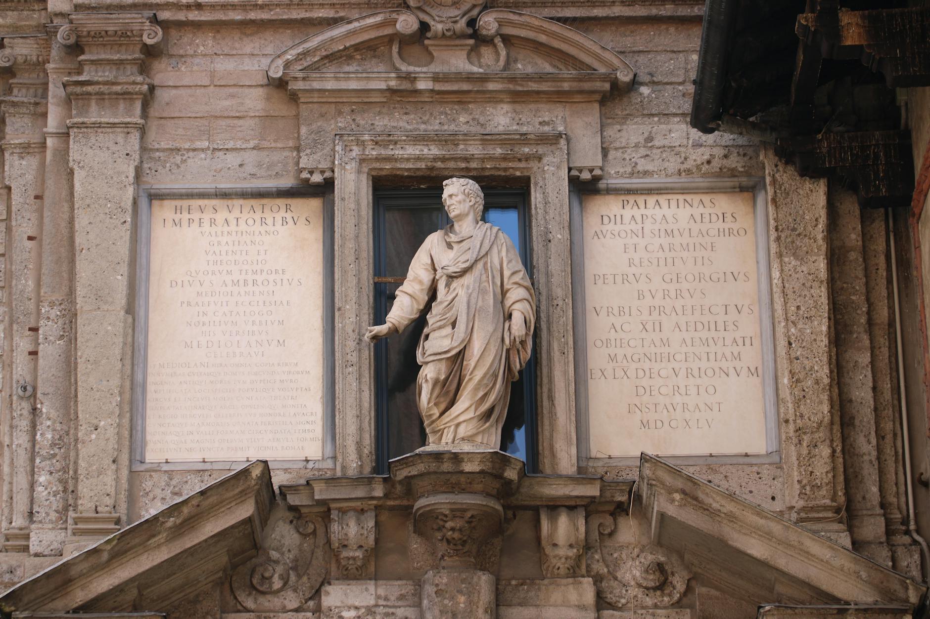 Affresco evocativo dell'arte sacra italiana