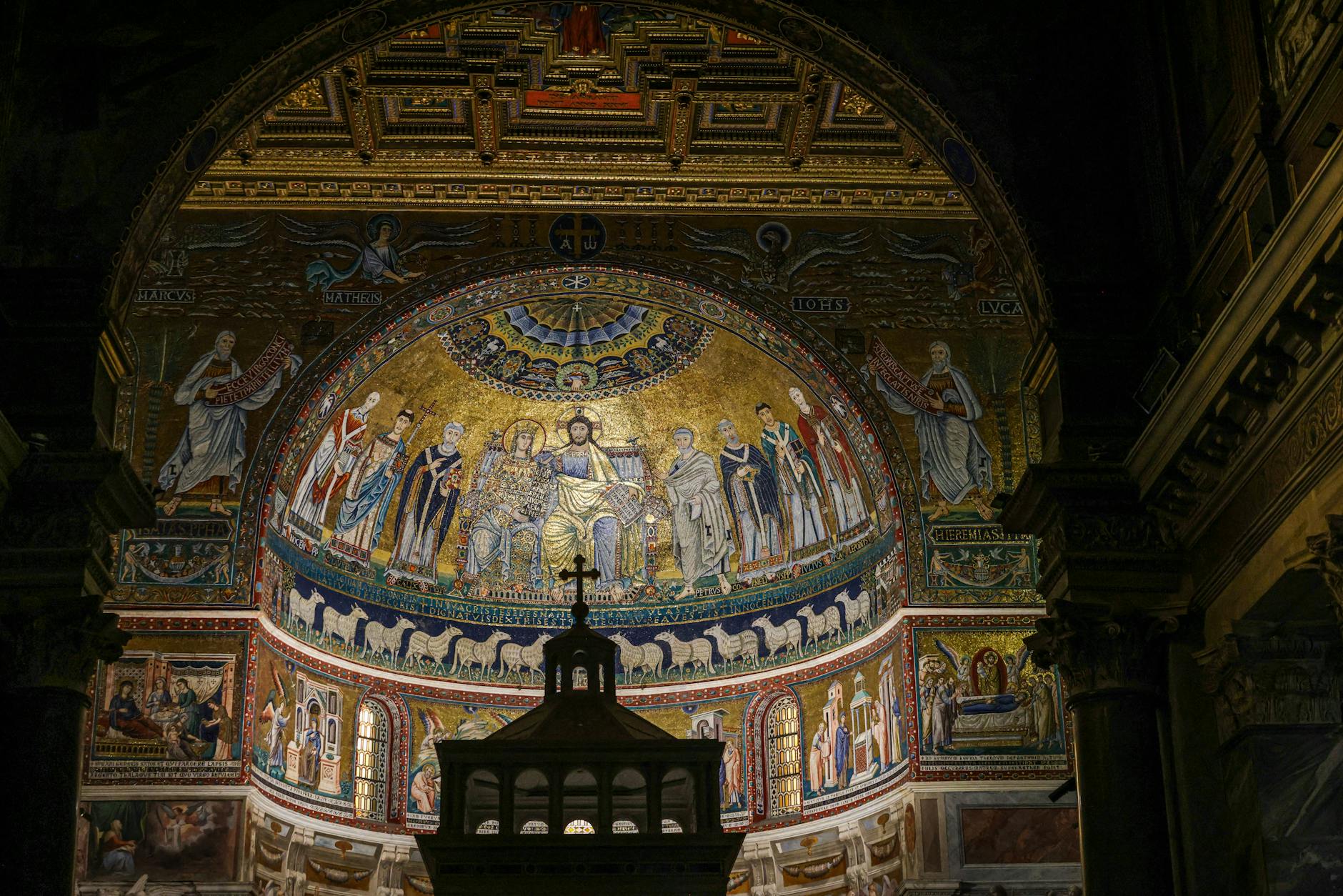 Particolare architettonico di un edificio religioso italiano