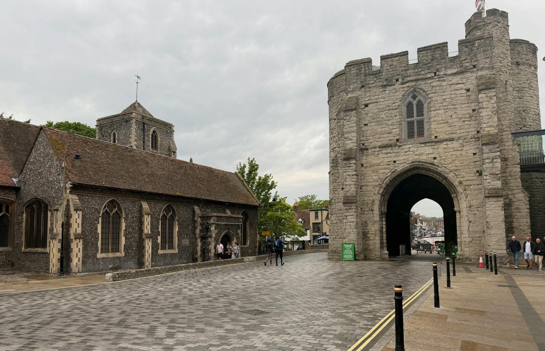Cattedrale gotica simile a quella di Canterbury