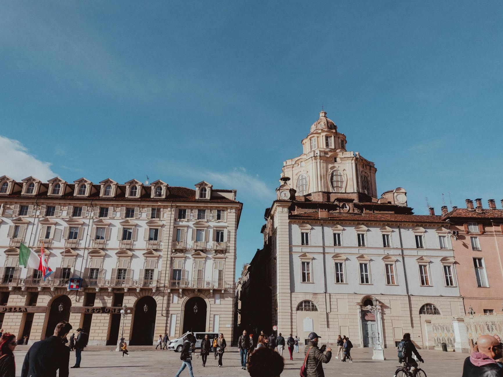 Facciata di una basilica italiana in pietra