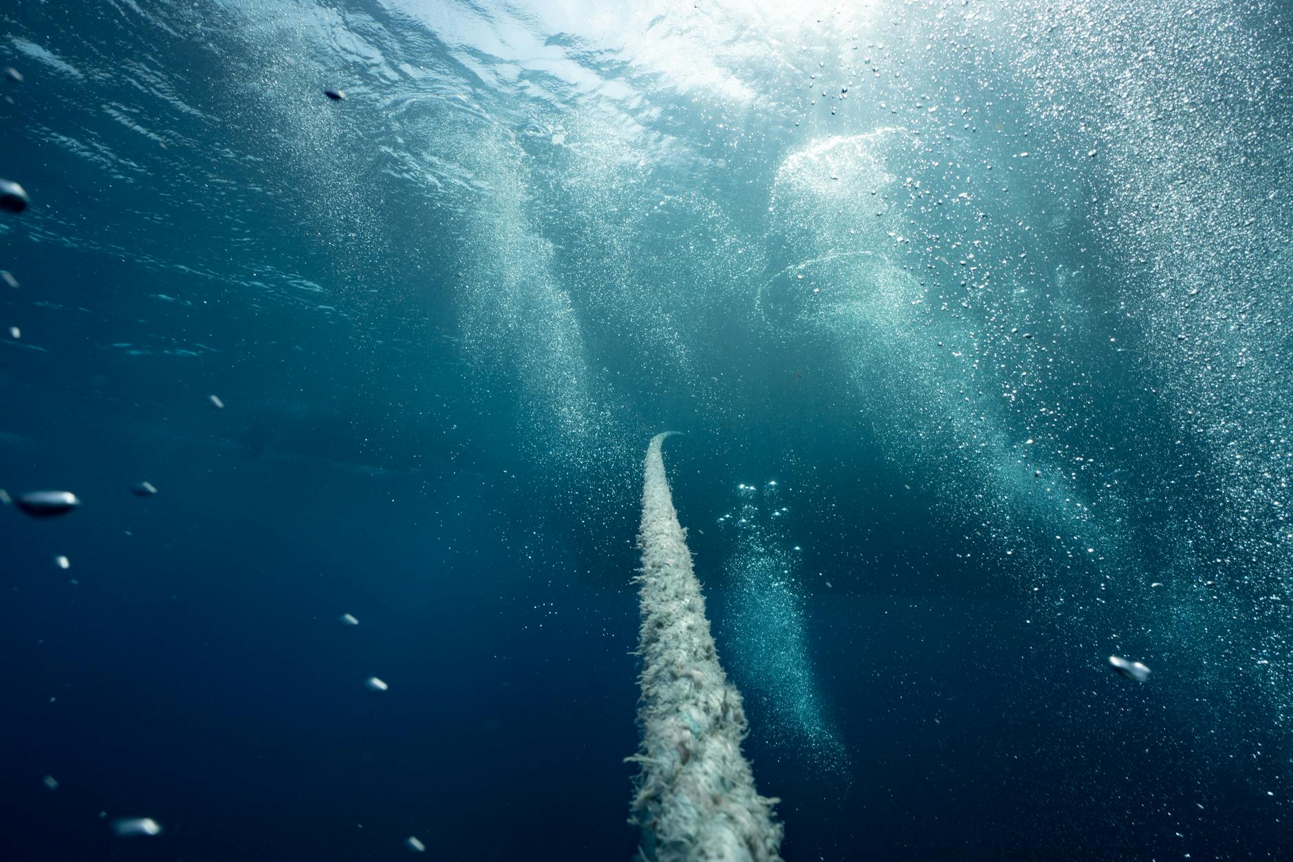 Esplorazione oceanica con sottomarino ROV