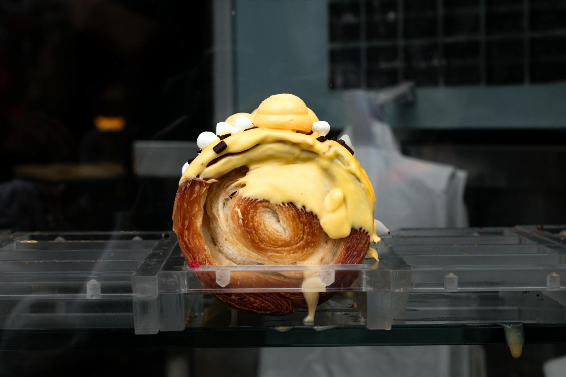 Maritozzo con panna, dolce romano 3