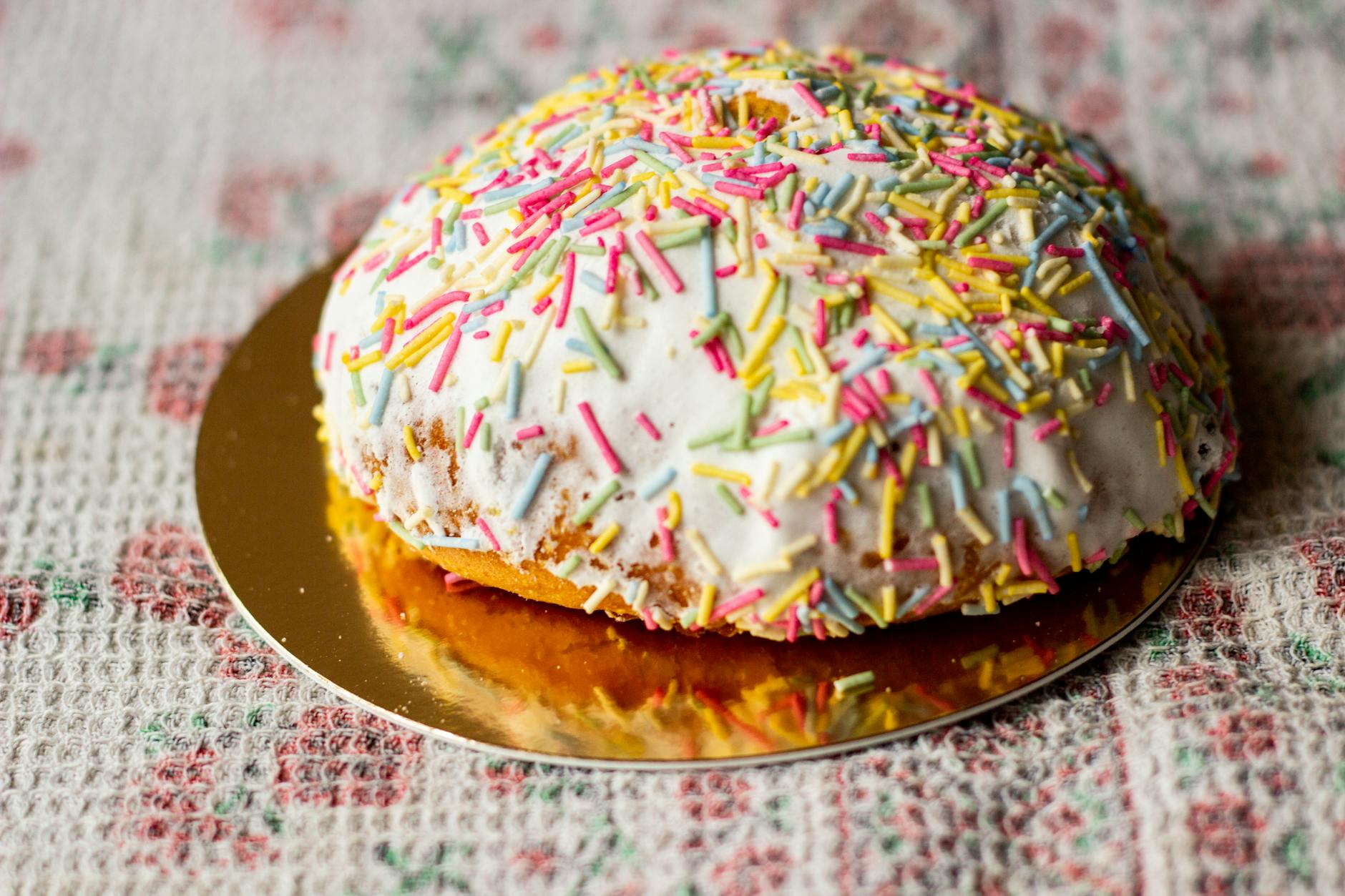 Maritozzo con panna, dolce romano 4