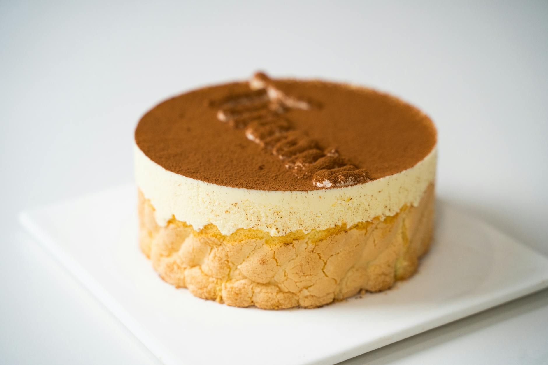 Ingredienti del tiramisu: uova, mascarpone e caffe