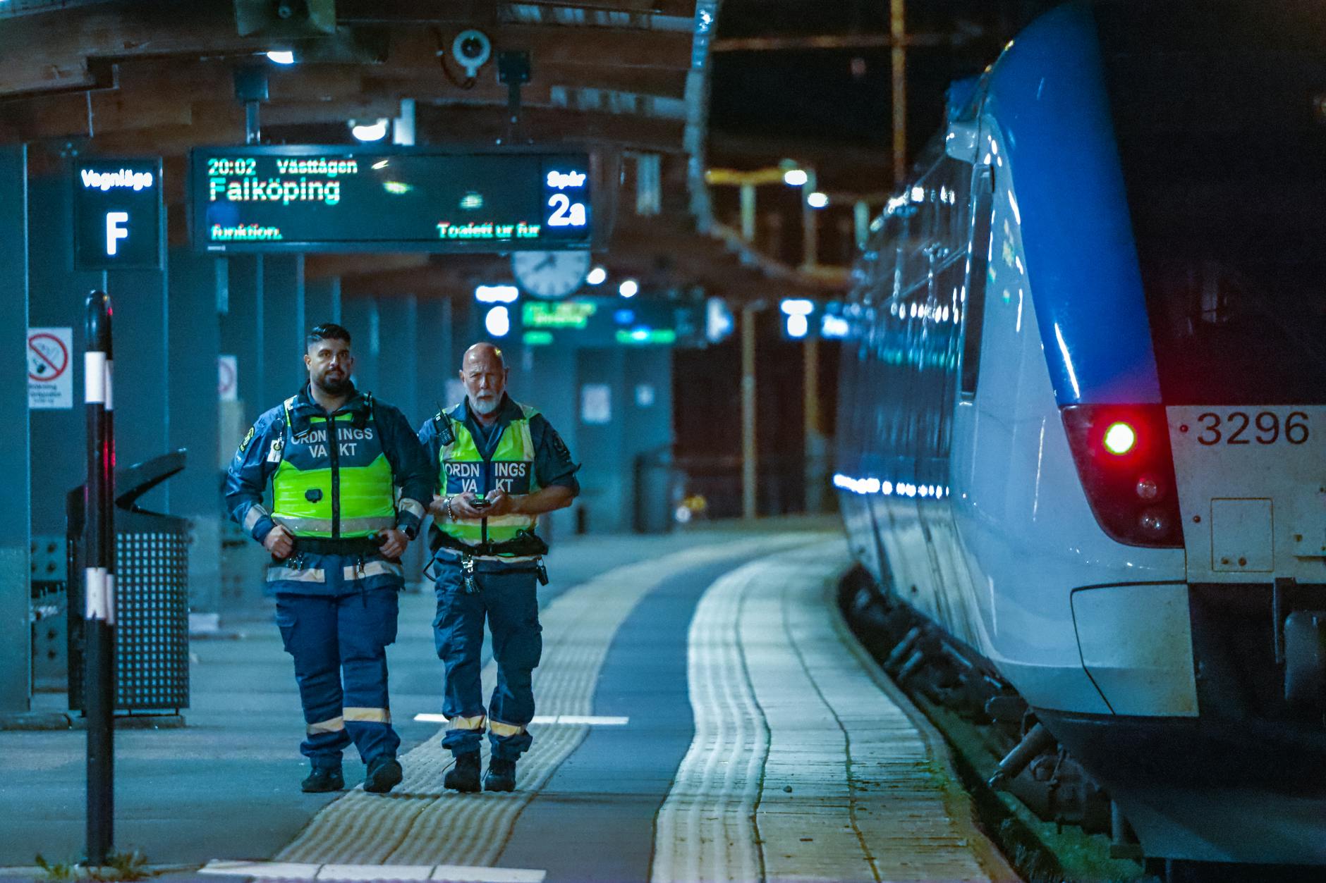 Treno notturno europeo in viaggio tra capitali