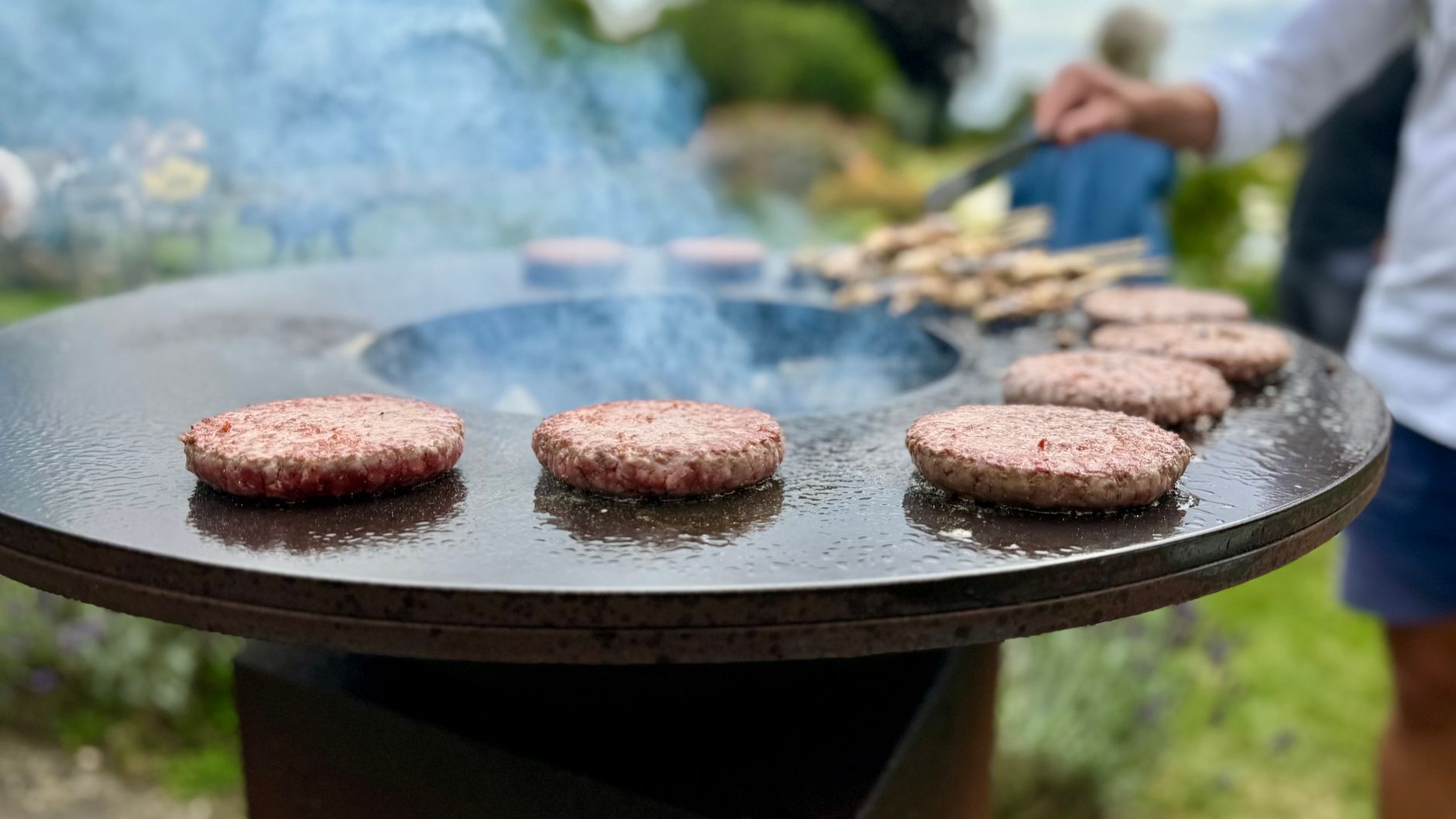 Carne alla brace su una griglia