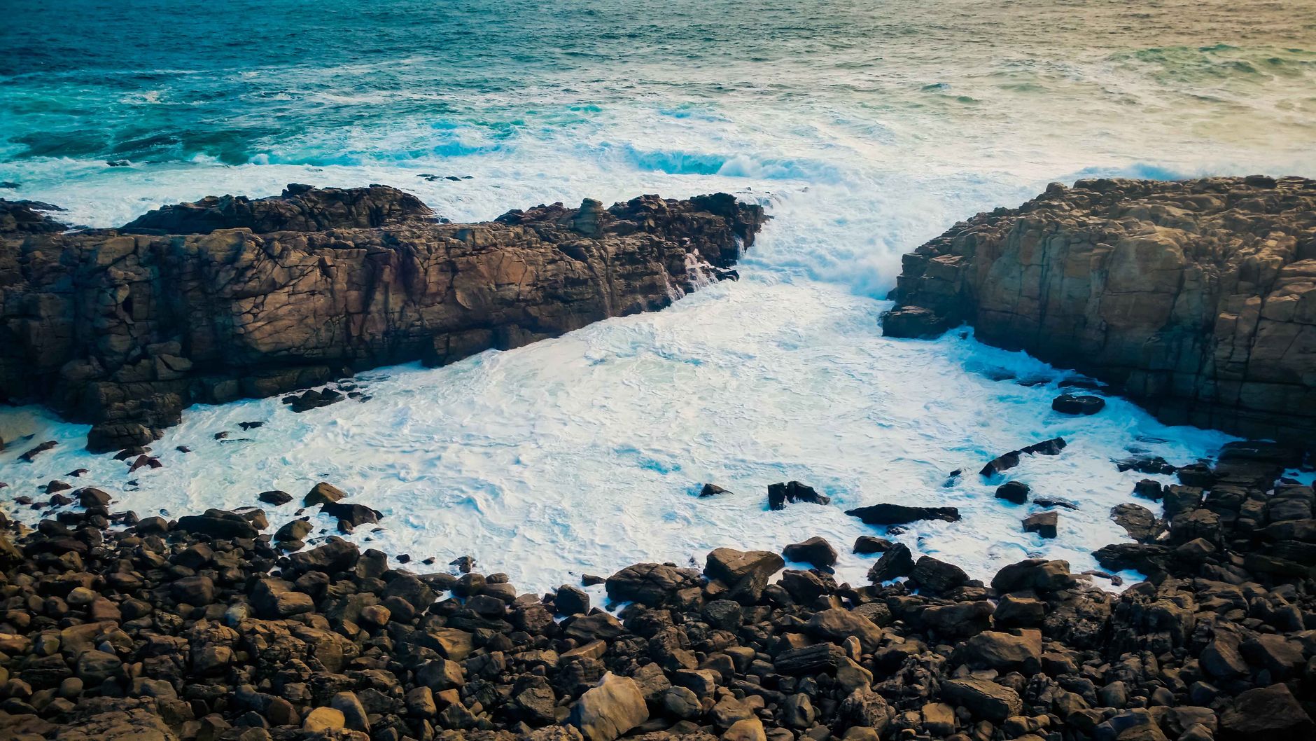 Costa vulcanica di un'isola atlantica