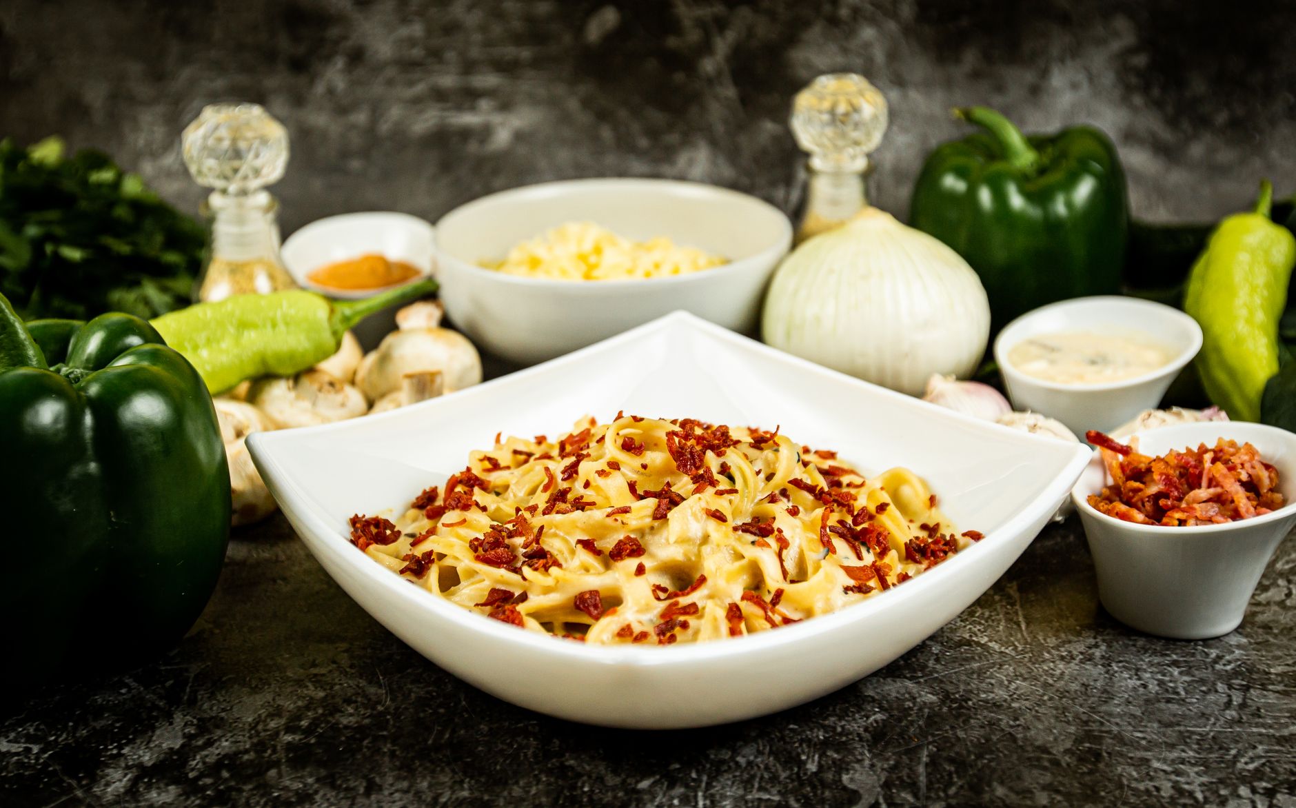 Forchettata di carbonara con pecorino e pepe