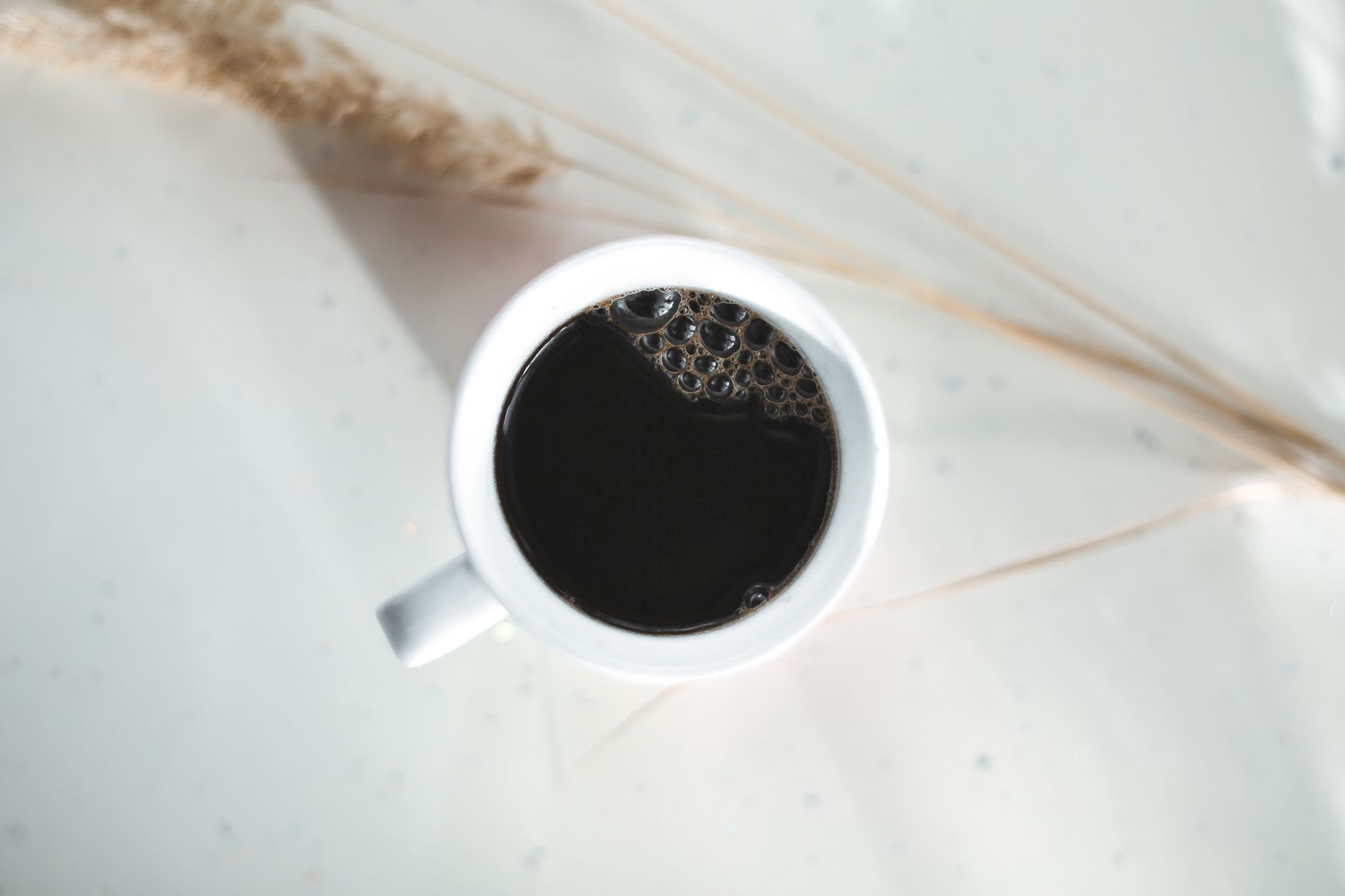 I chicchi tostati da cui nasce l'aroma complesso del caffè.