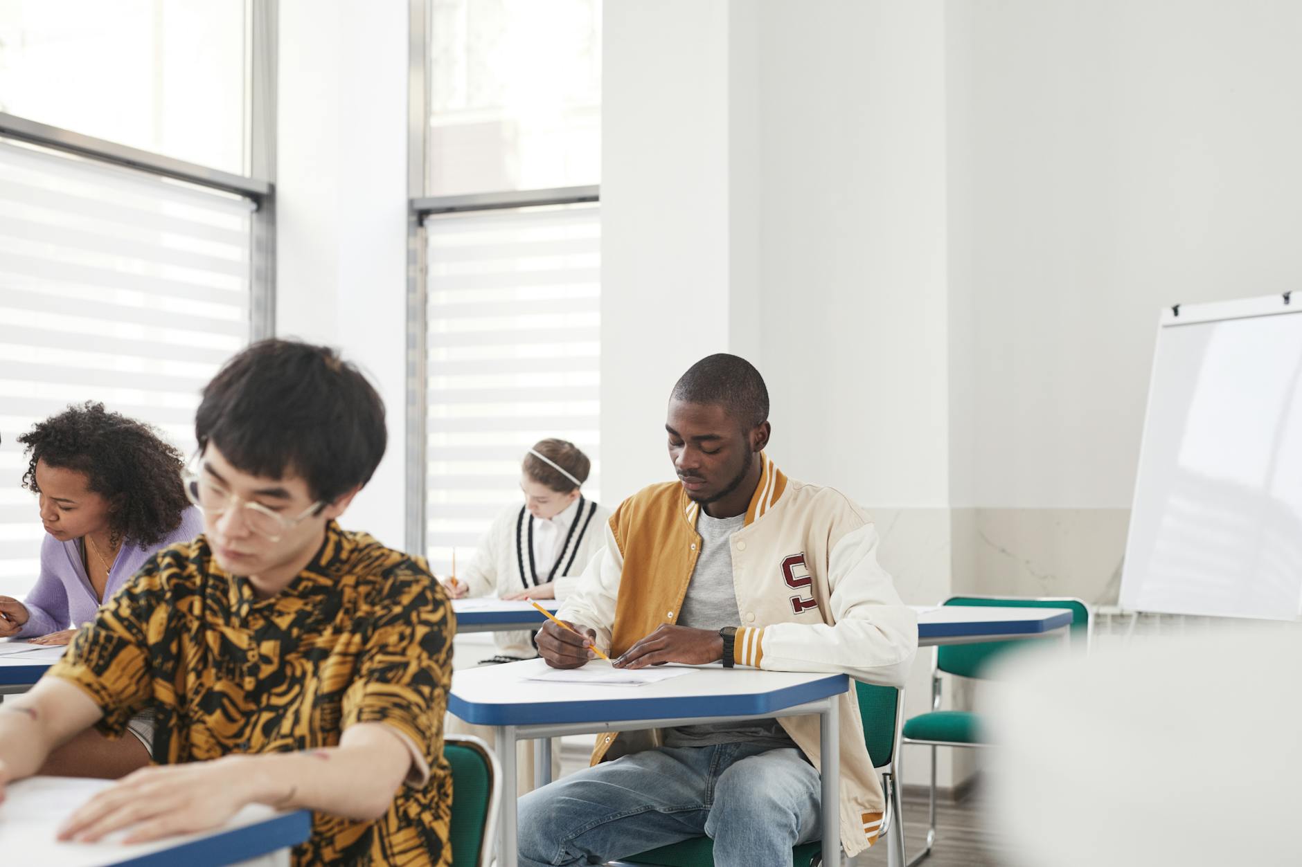 Studenti durante l'esame di maturità