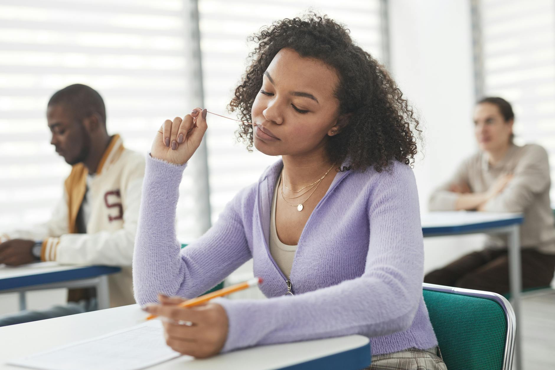 Studenti durante l'esame di maturità