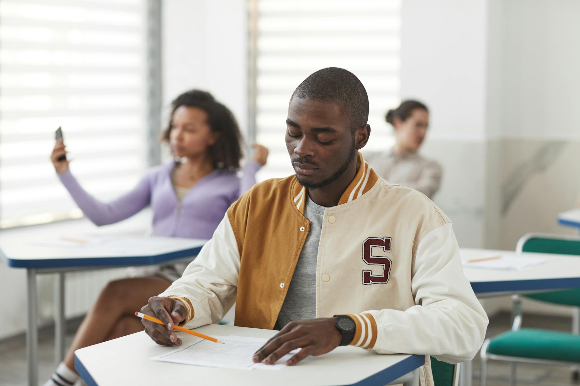 Studenti durante l'esame di maturità