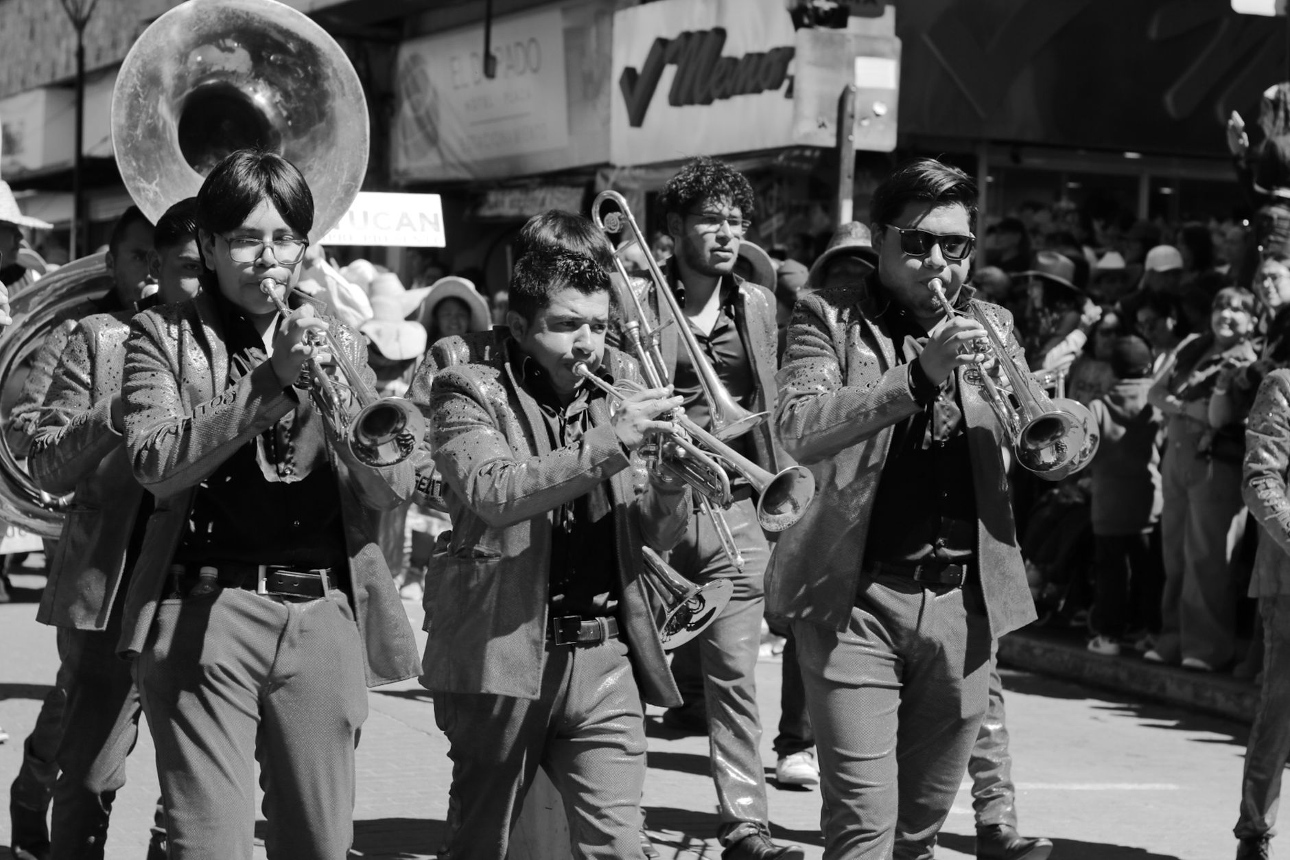 Concerto di strada all'aperto con pubblico