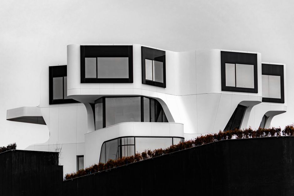 Casa moderna immersa nella natura