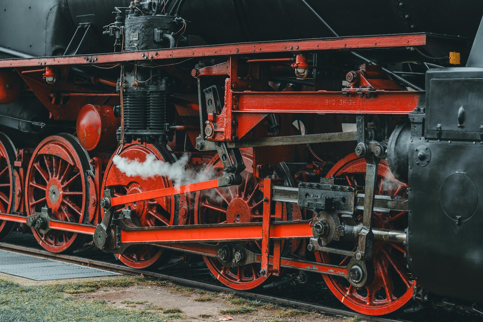 Binari ferroviari che si perdono all'orizzonte