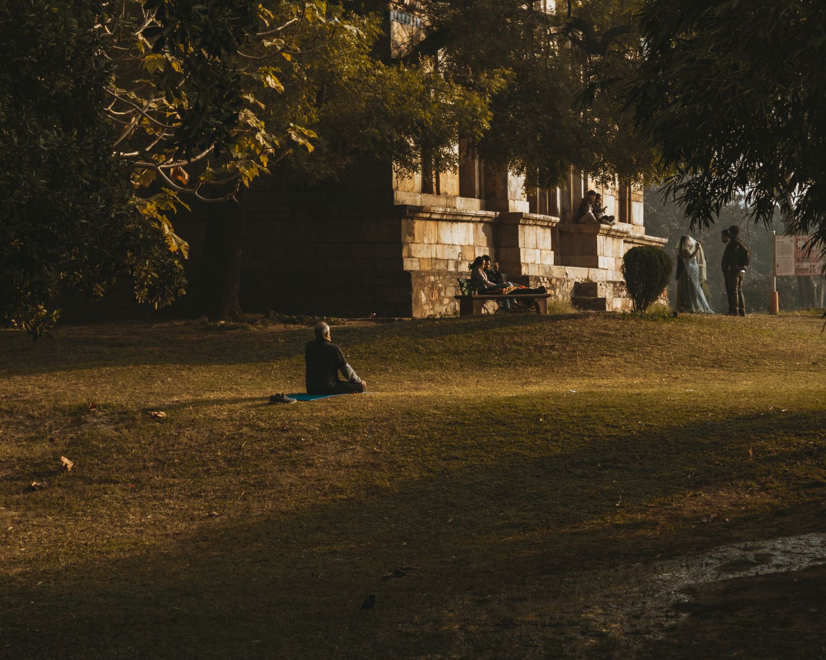 Momento di meditazione e respirazione consapevole