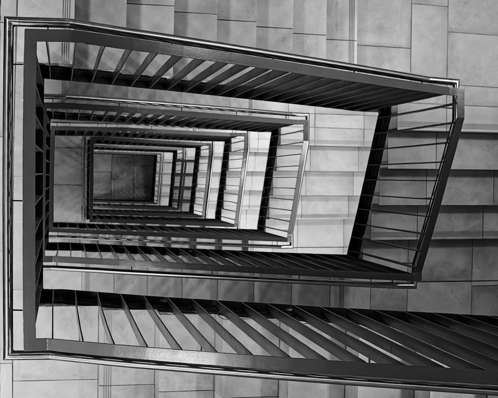 Geometrie e illusioni che richiamano lo stile di Escher 1