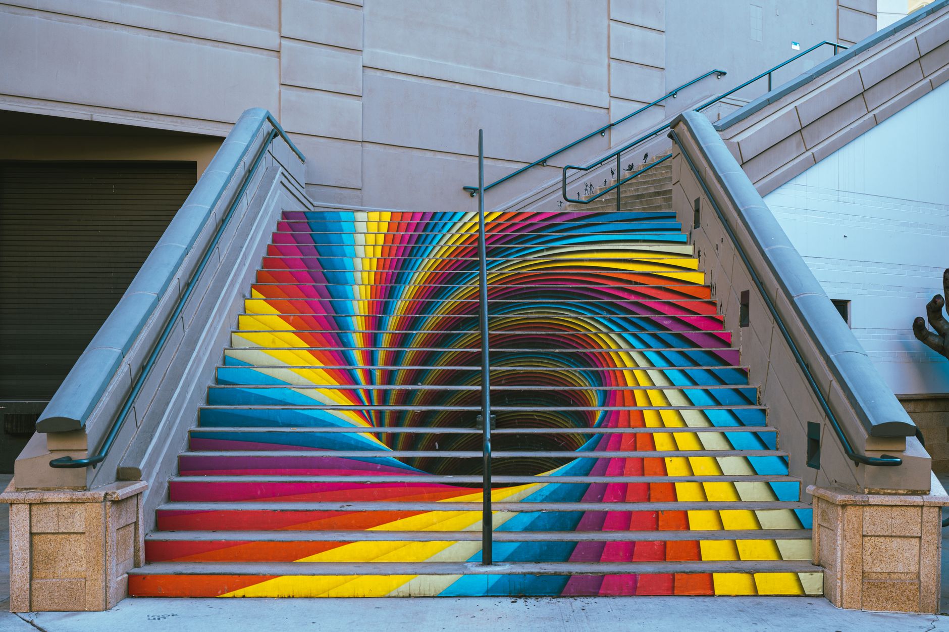 Geometrie e illusioni che richiamano lo stile di Escher 2