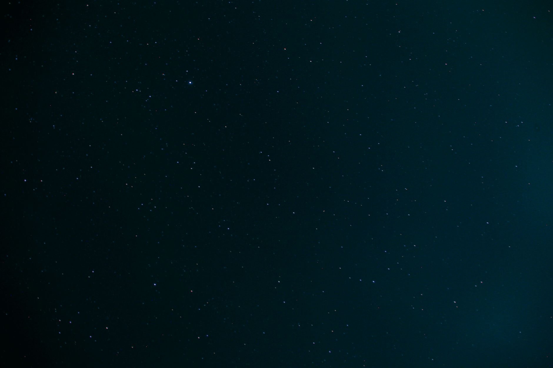 Costellazioni e stelle nel cielo notturno