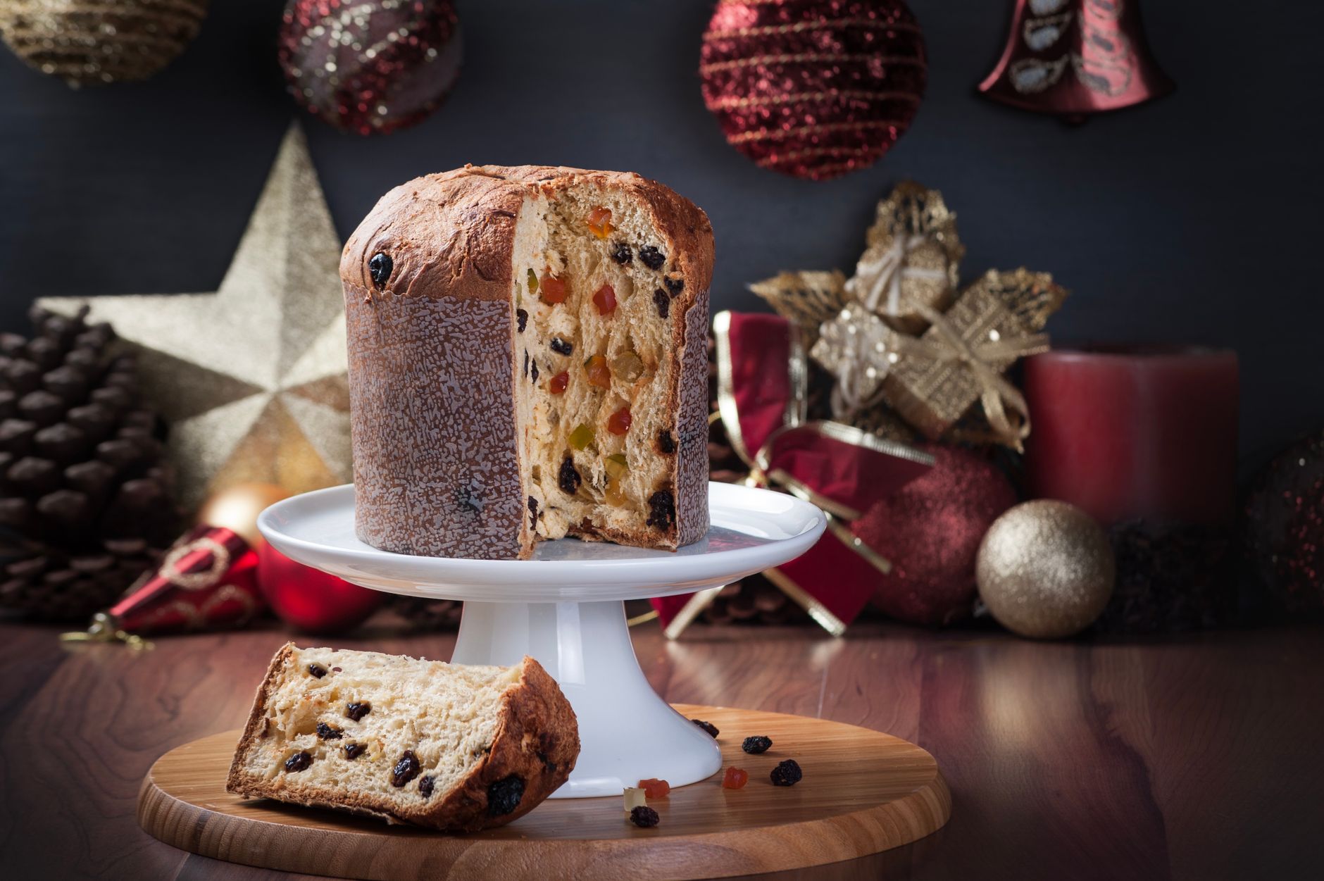 Panettone artigianale con la classica forma a cupola